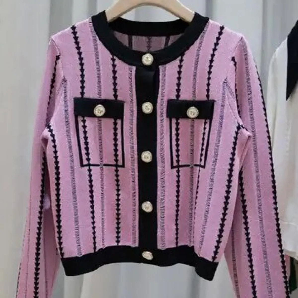 2023 New Bow Buckle Letter Ricamo scavato girocollo cardigan lavorato a maglia Top ampio per l'autunno da donna