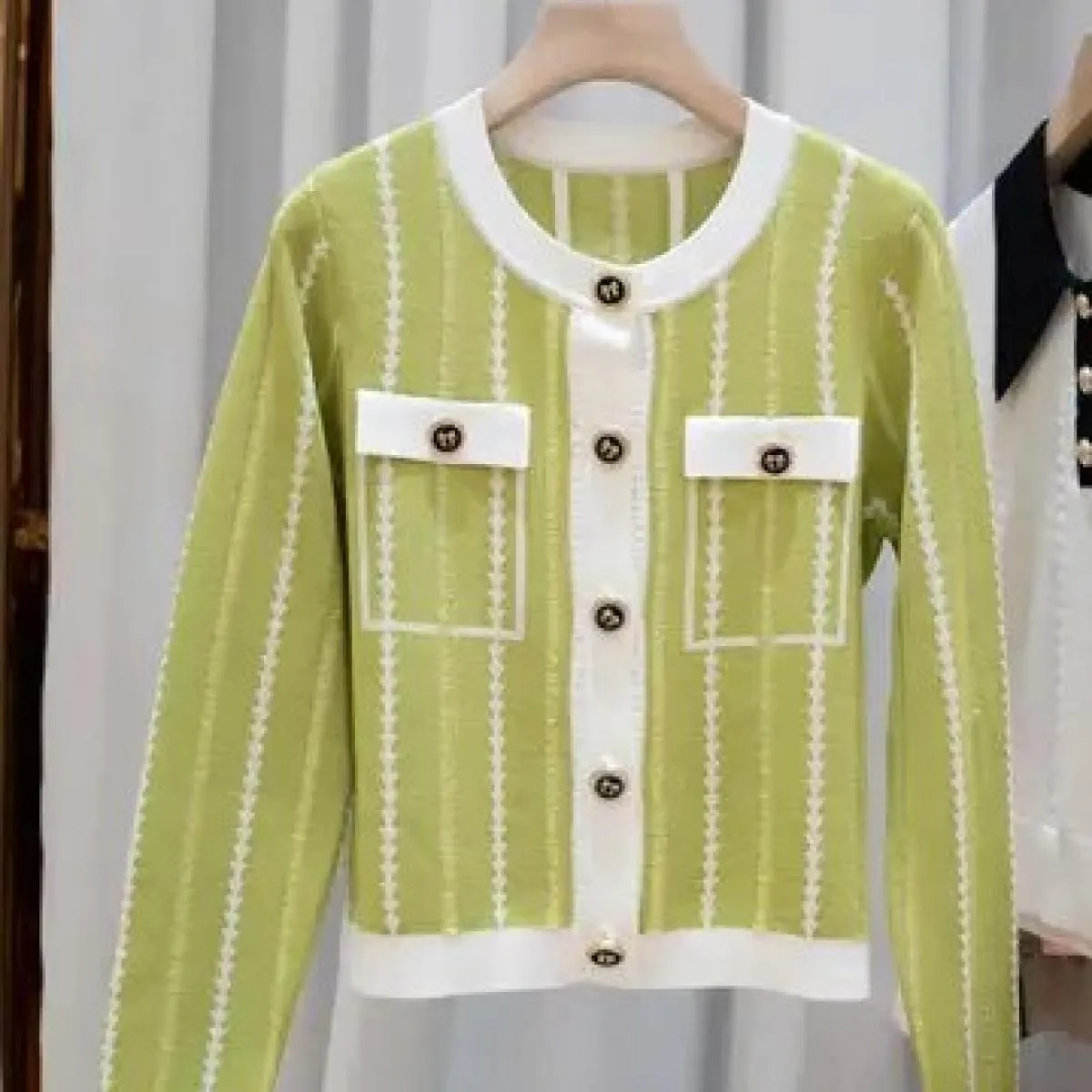 2023 New Bow Buckle Letter Ricamo scavato girocollo cardigan lavorato a maglia Top ampio per l'autunno da donna