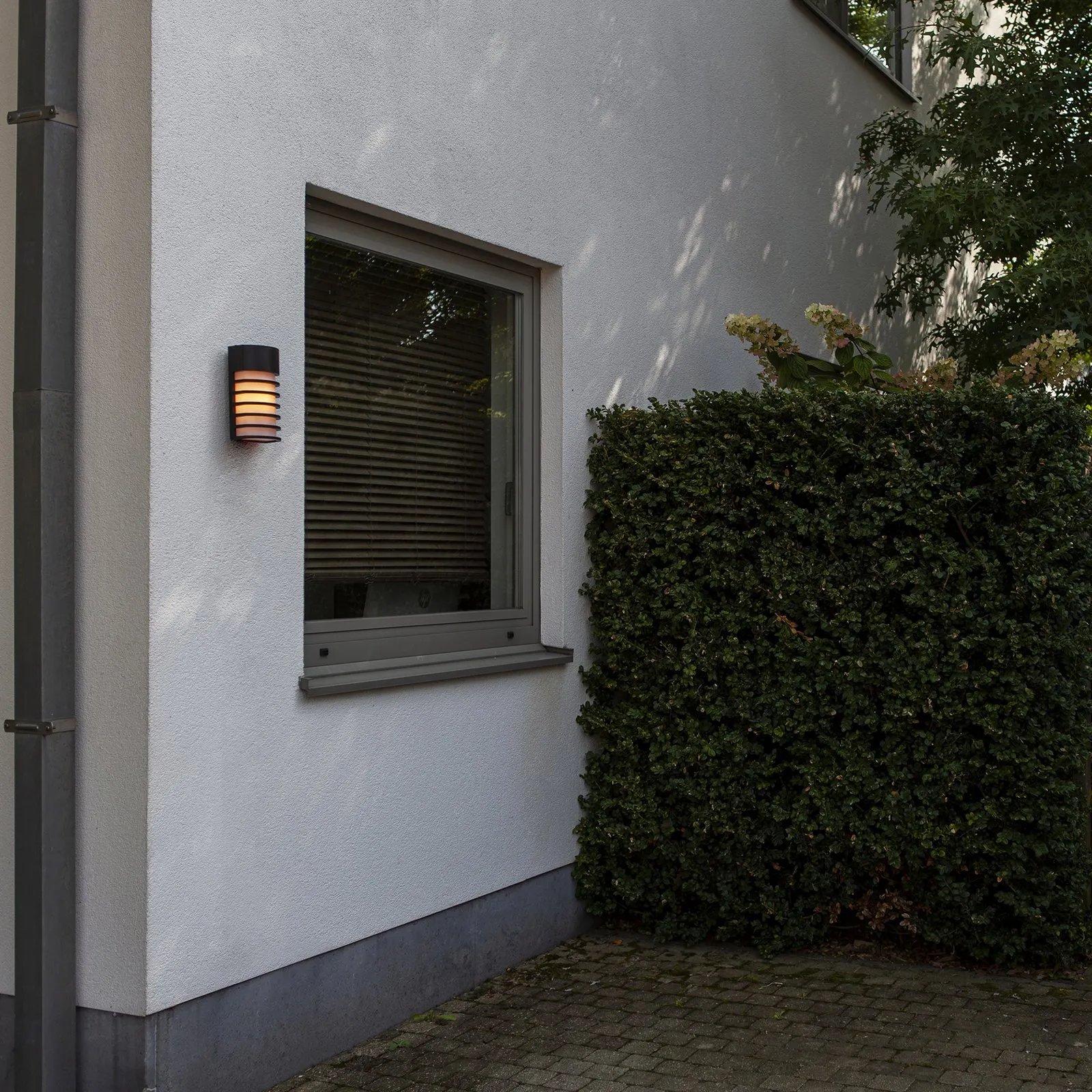 Applique da esterno Fulton con design a lamelle