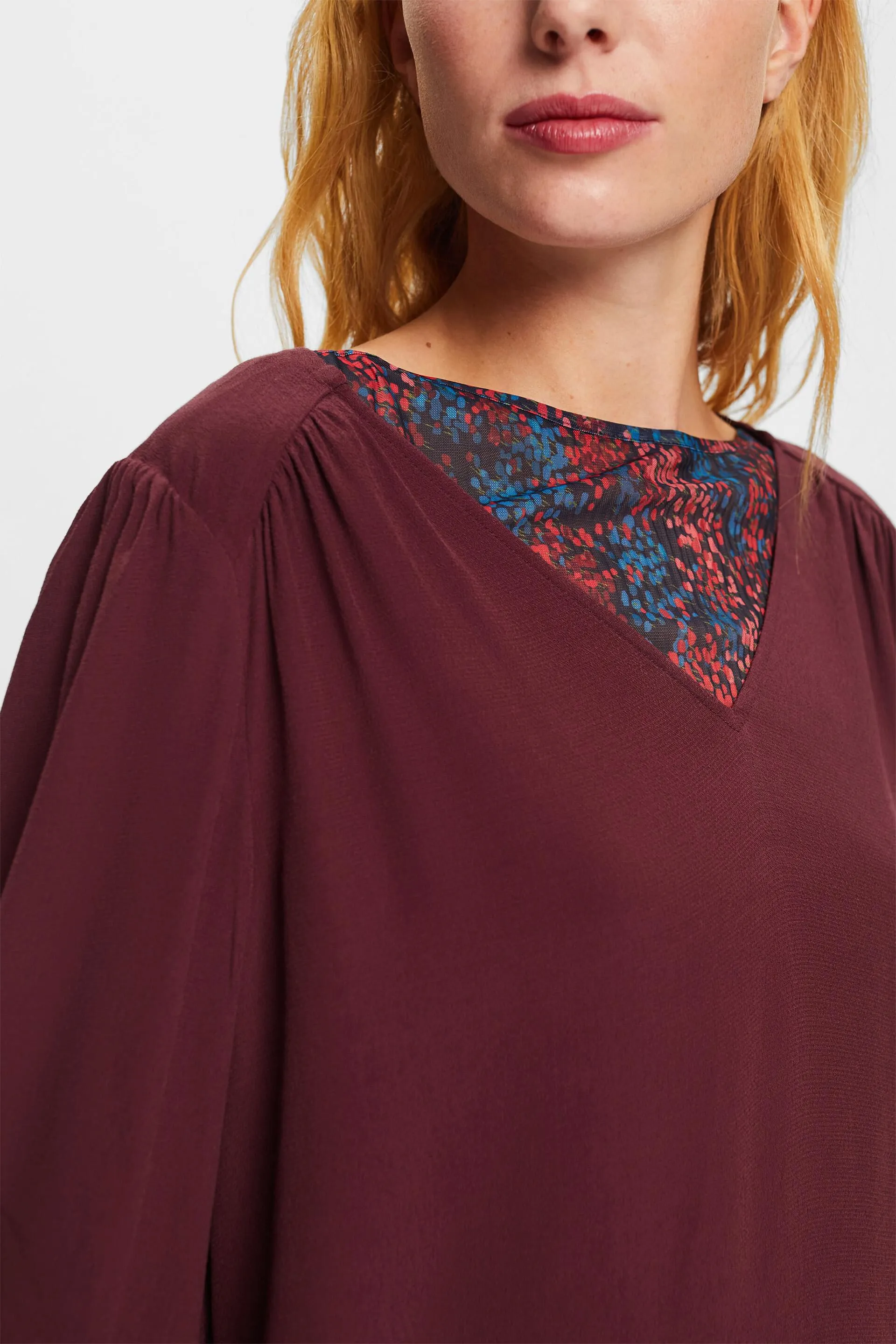 Blusa in chiffon con scollo a V