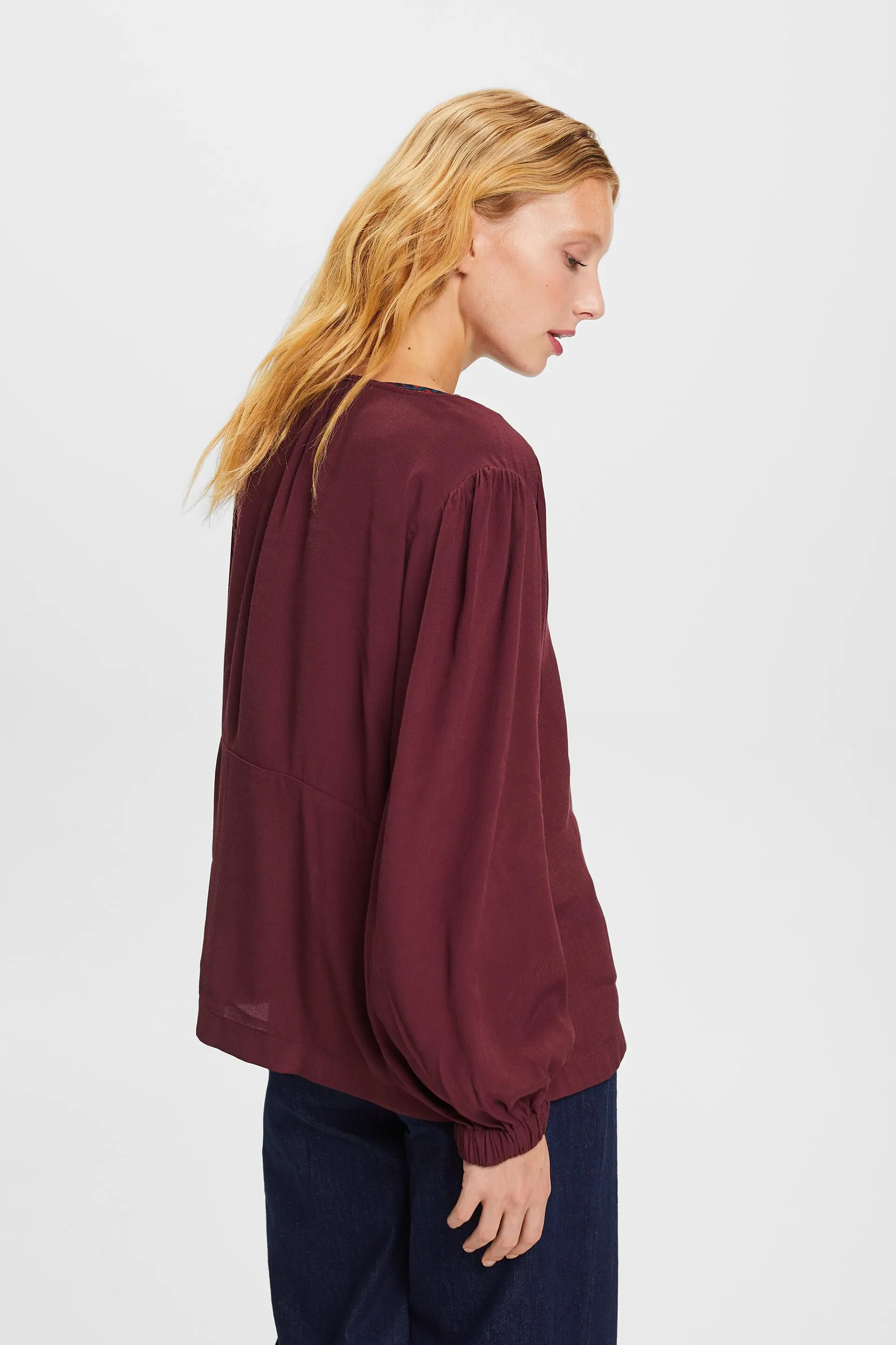 Blusa in chiffon con scollo a V