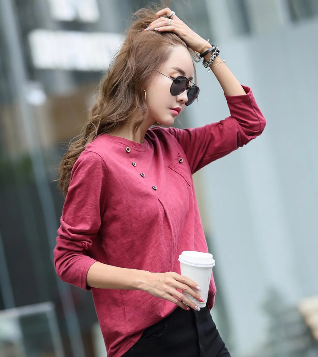 Elegante maglietta in cotone di base con scollo a V primavera casual versatile maglietta da donna manica lunga camicetta tascabi
