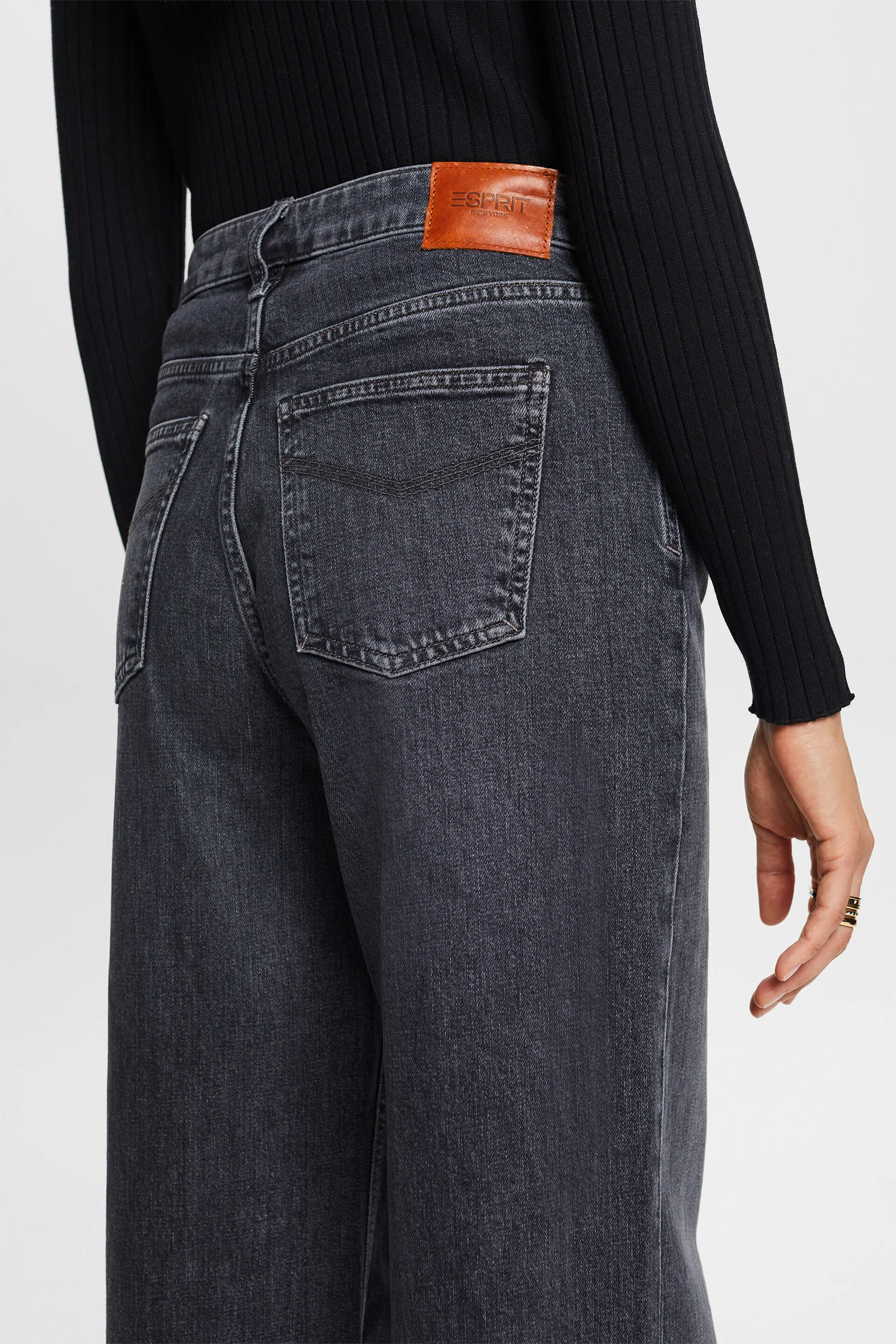 Jeans a vita alta con gamba larga