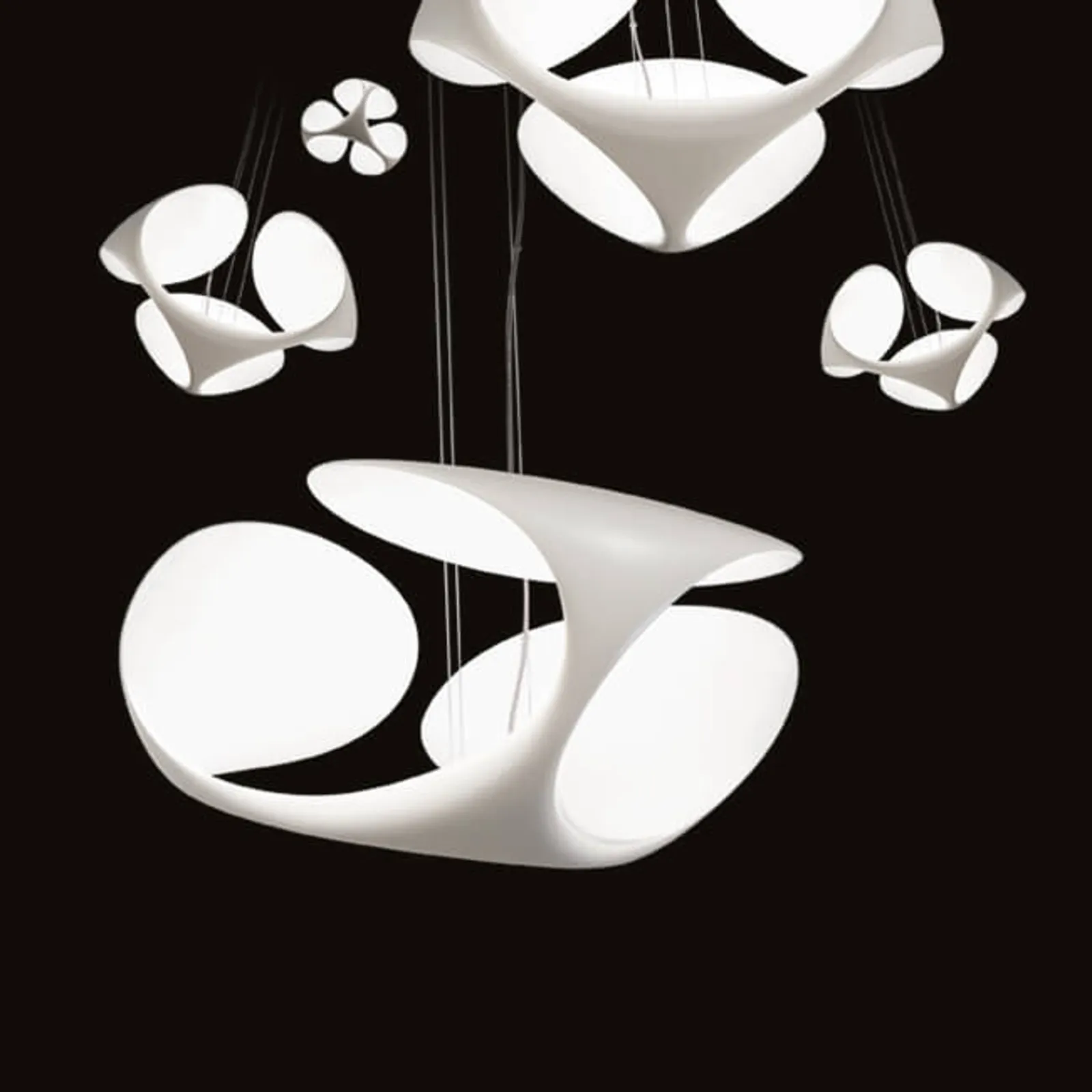 kdln lampada LED a sospensione Clover, bianca, Ø 70 cm