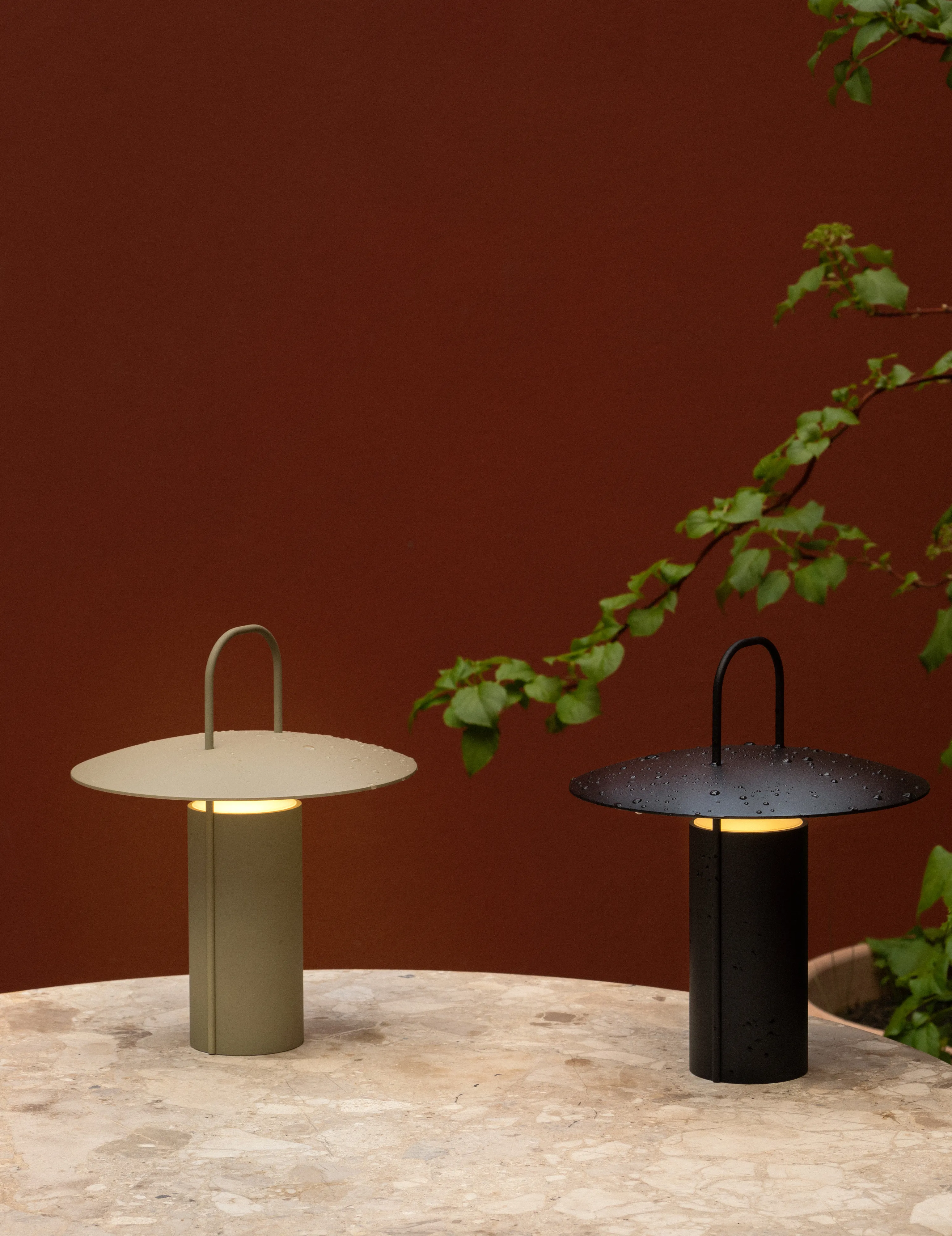 Lampada da tavolo portatile Ray.ji{font-size:18px}Nero