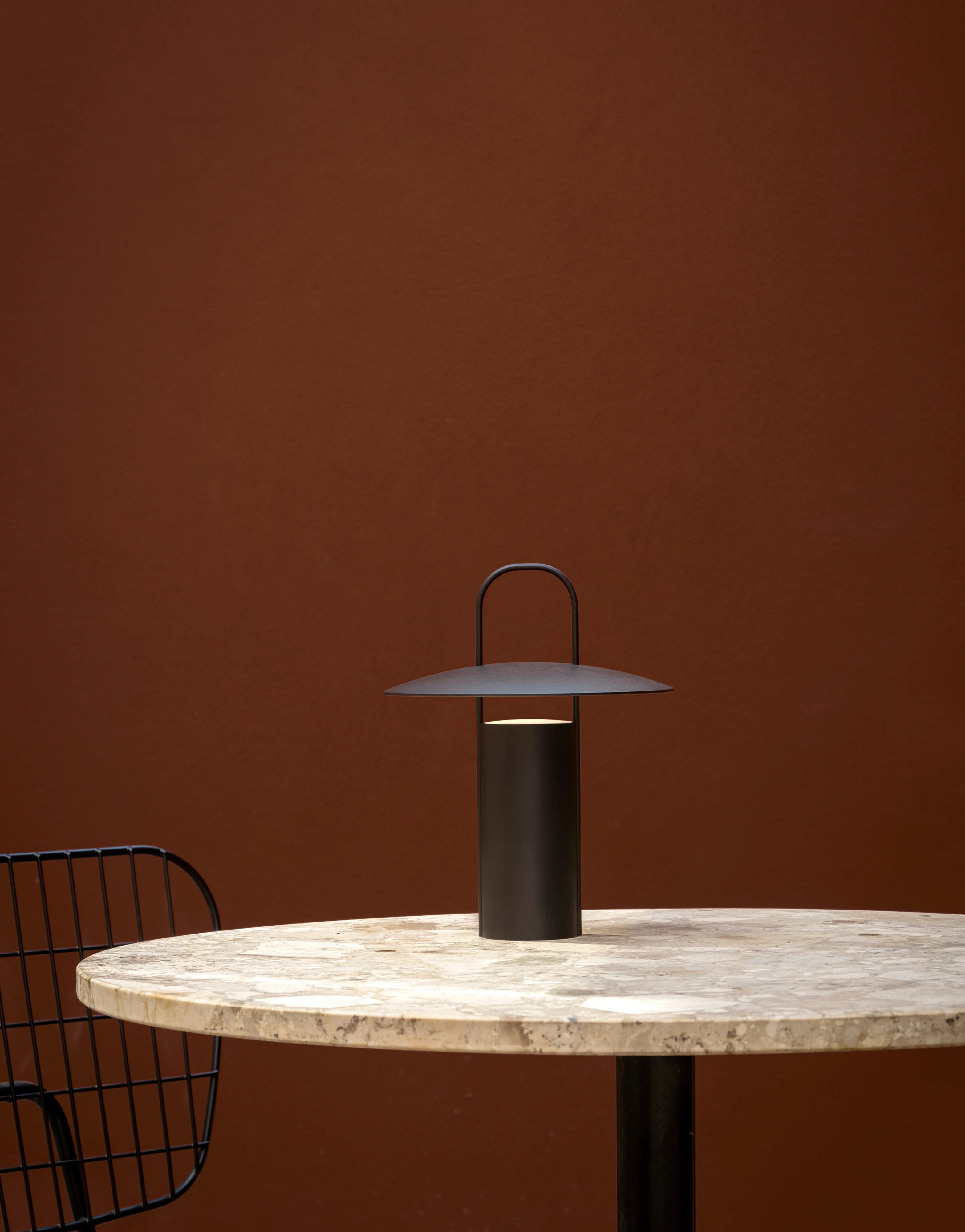Lampada da tavolo portatile Ray.ji{font-size:18px}Nero