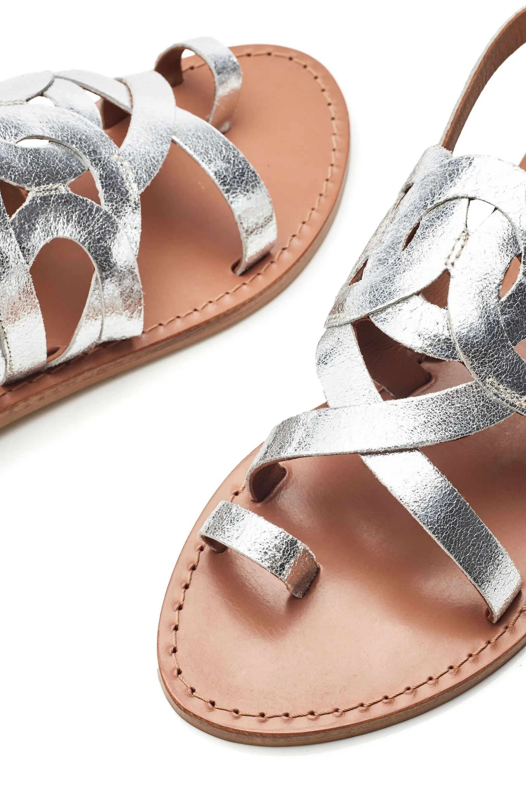 Moda in Pelle Argento - Sandali piatto con tagliere in punta e punta