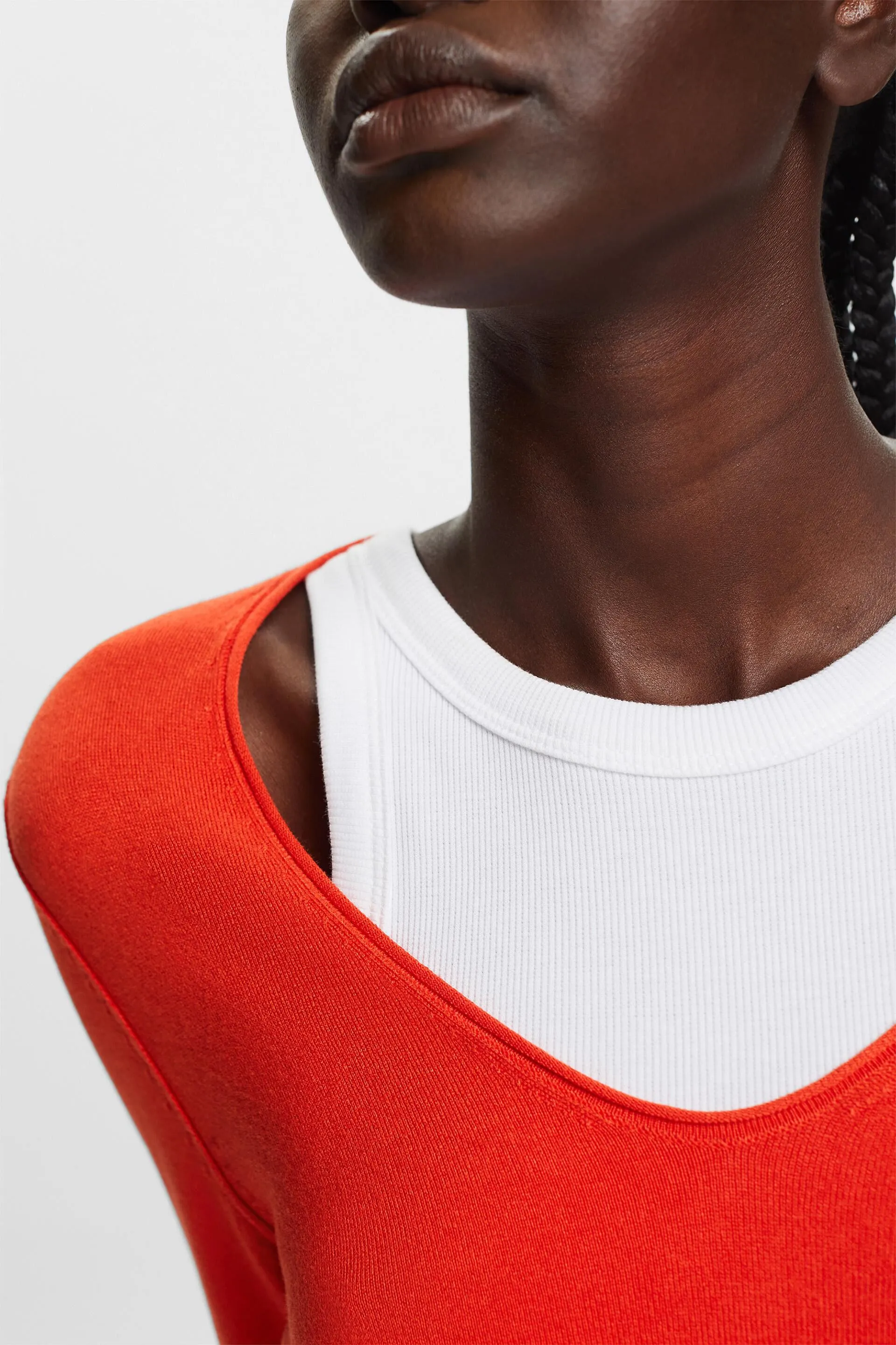Pullover con scollo a V arrotondato