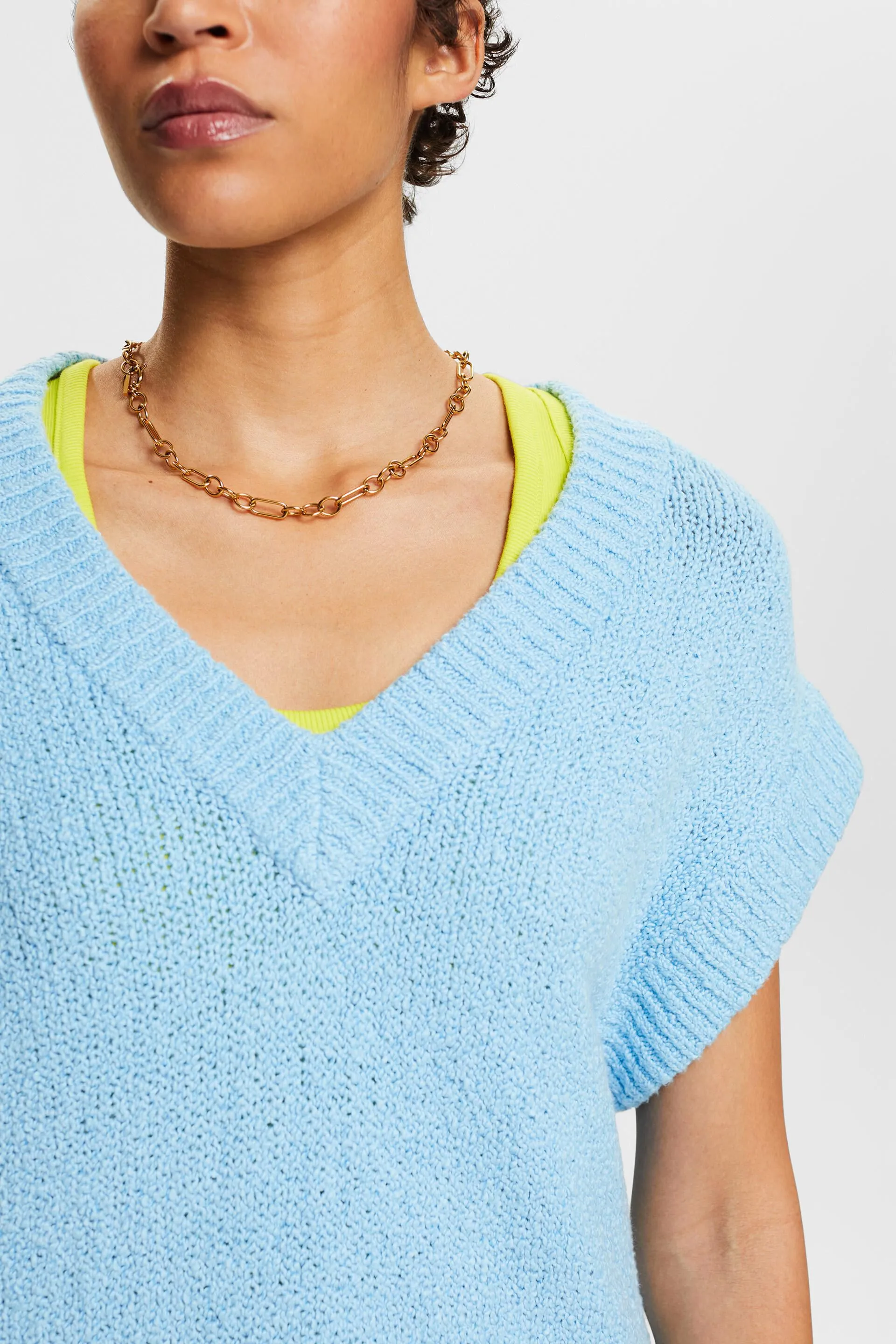 Pullover in bouclé con scollo a V