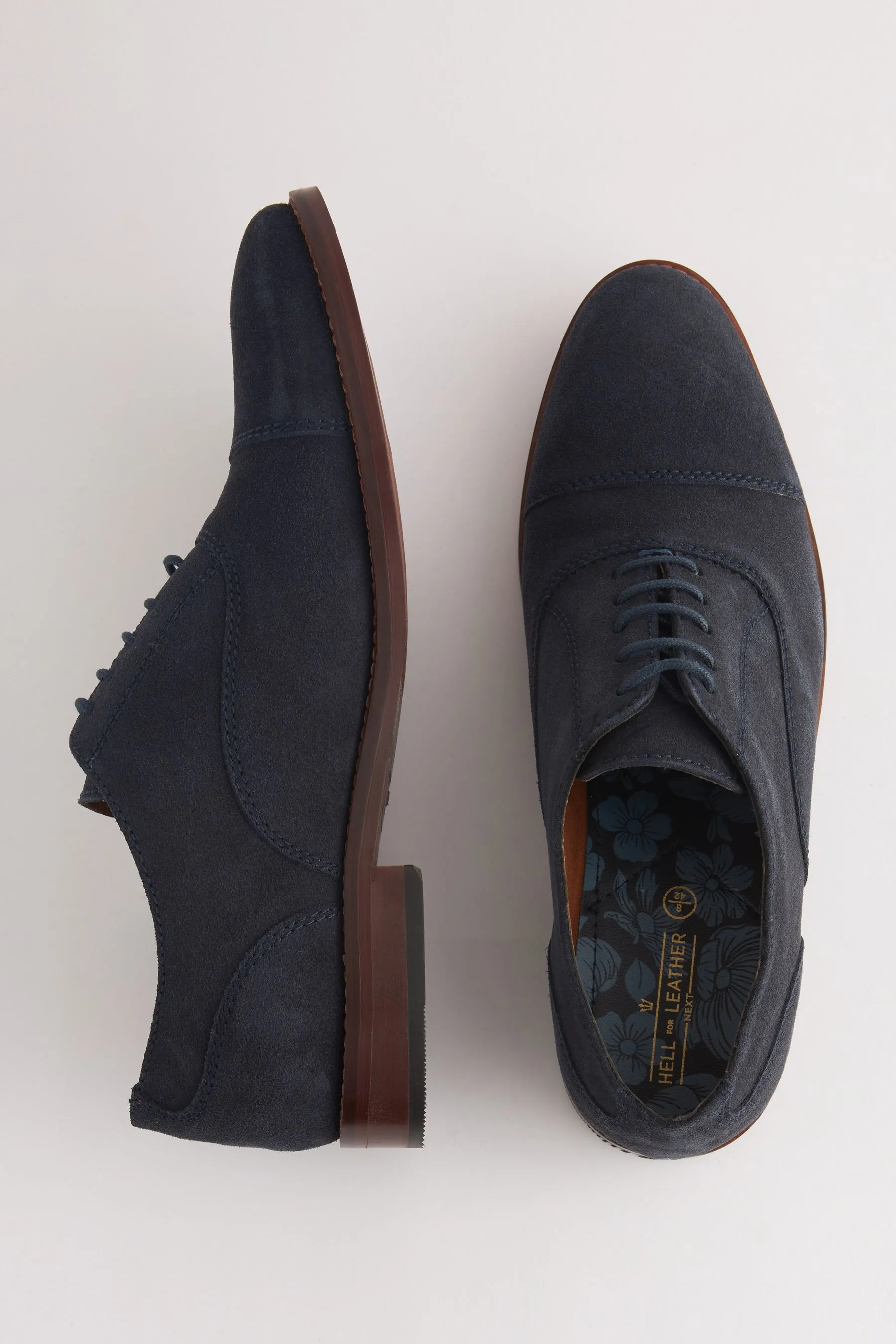 Scarpe cap toe in pelle scamosciata con suola a contrasto    