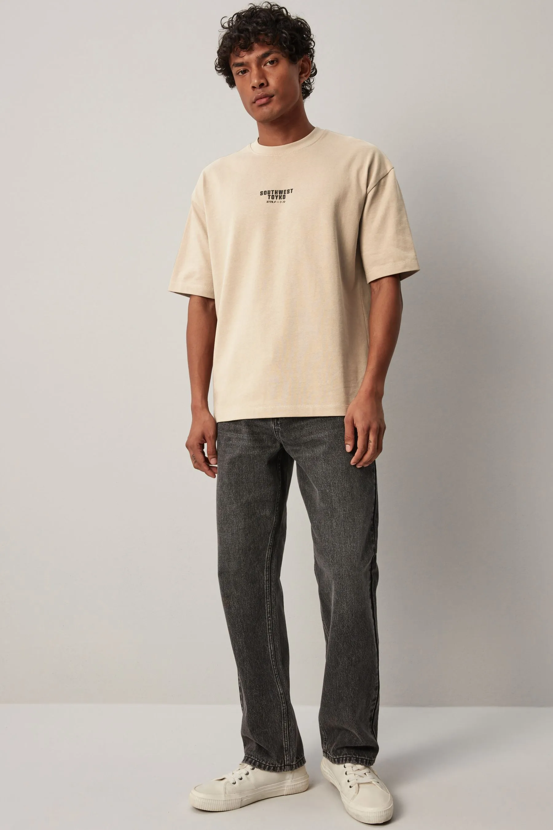T-shirt pesante comoda con stampa grafica