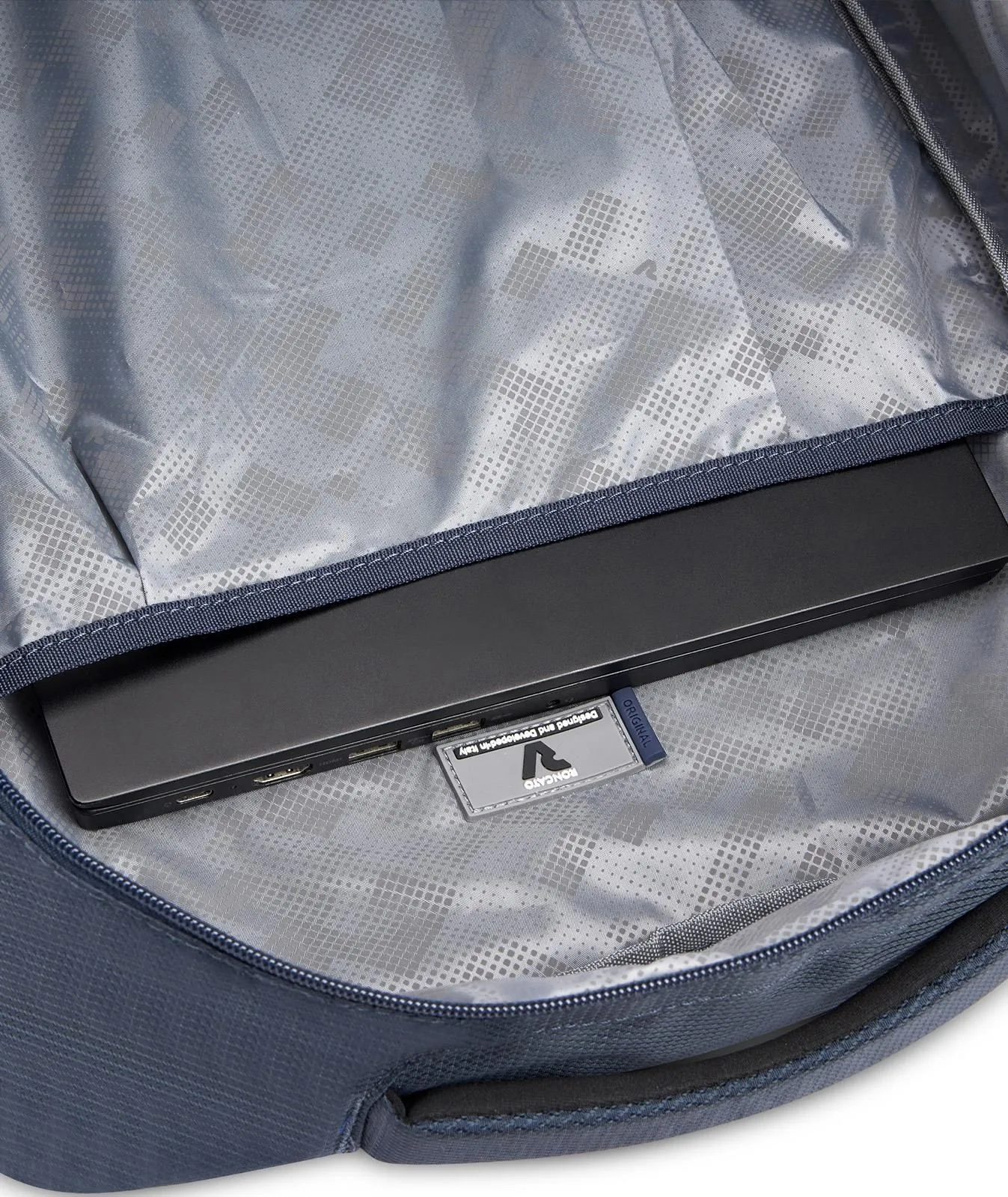 Zaino blu morbido da viaggio con tasche interne